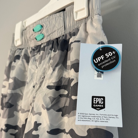 Fortnite Boys Gray Camo Swim Trunks Size Medium or Large New NWT - Picture 4 of 6